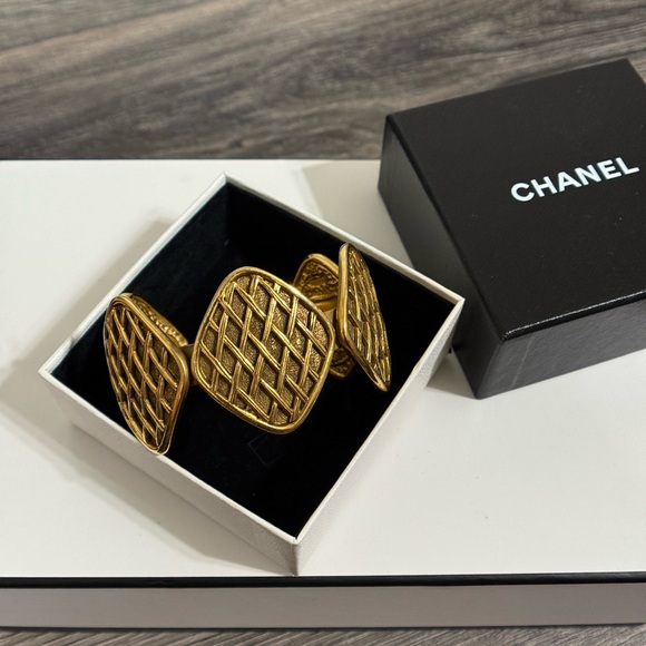 Chanel Vintage Gold Lattice Woven Medallion Cuff Bracelet - Picture 1 of 10